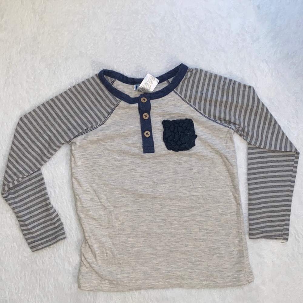 Little Lad two piece set (4T) - Picture 4 of 7